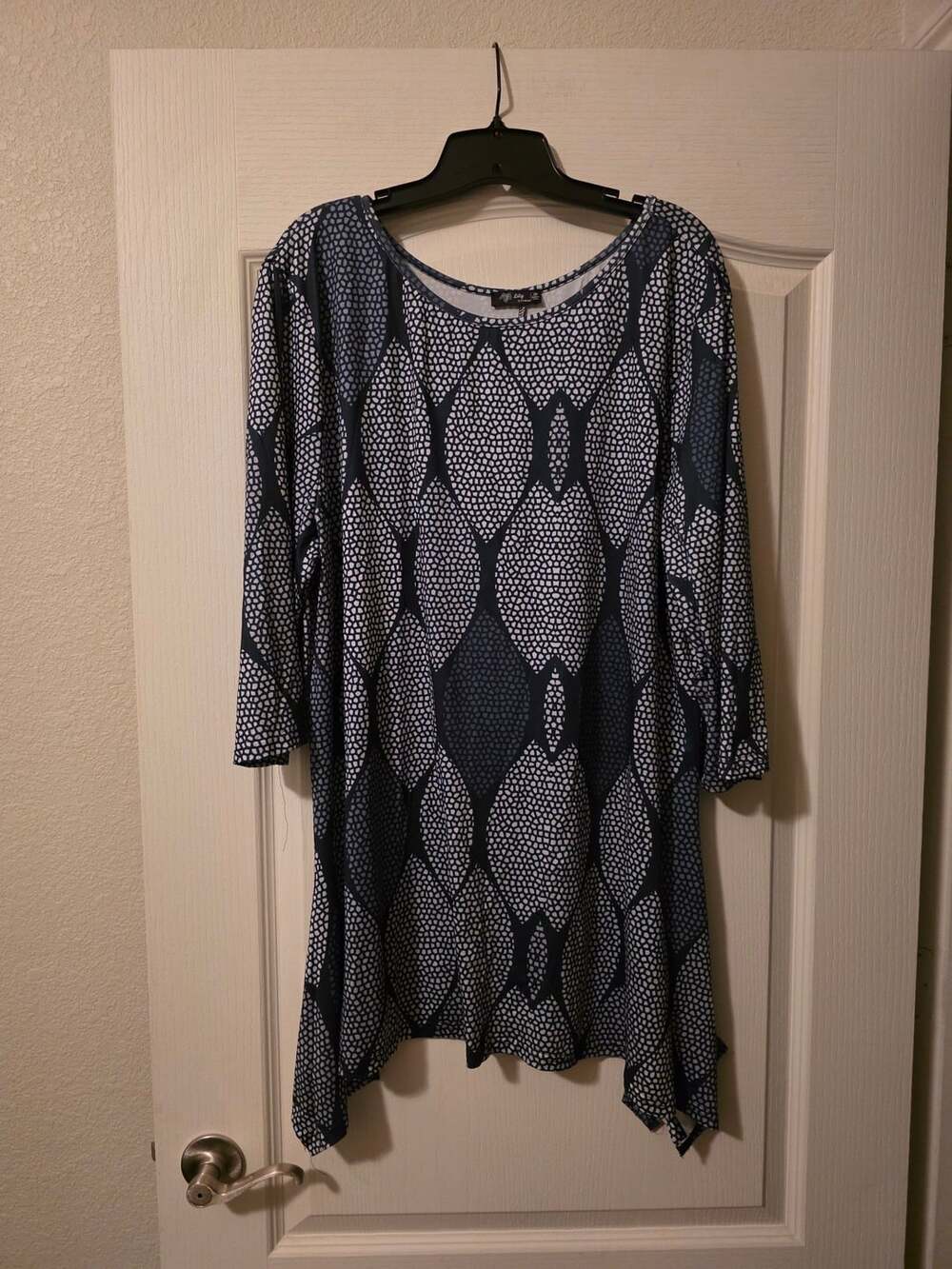 Lily By Firmiana Tunic Size 3X Blue Geometric Print Asymmetrical Hem